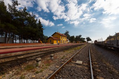Hackr tren istasyonu, Adana 'nın Kiralan bölgesinde bir tren istasyonu..