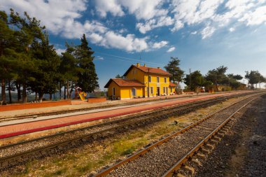 Hackr tren istasyonu, Adana 'nın Kiralan bölgesinde bir tren istasyonu..