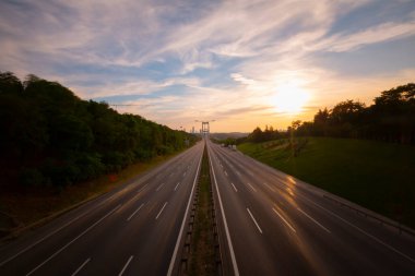 Fatih Sultan Mehmet Köprüsü, İstanbul 'da Kavack ile Hisarst arasında Asya ile Avrupa' yı İstanbul Köprüsü 'nden sonra ikinci kez birbirine bağlayan asma köprü.