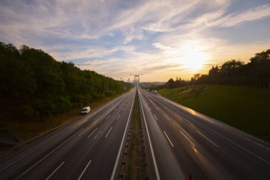 Fatih Sultan Mehmet Köprüsü, İstanbul 'da Kavack ile Hisarst arasında Asya ile Avrupa' yı İstanbul Köprüsü 'nden sonra ikinci kez birbirine bağlayan asma köprü.