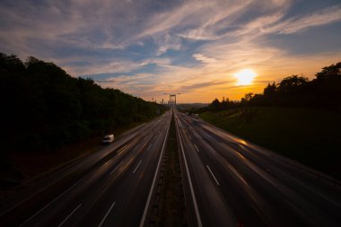 Fatih Sultan Mehmet Köprüsü, İstanbul 'da Kavack ile Hisarst arasında Asya ile Avrupa' yı İstanbul Köprüsü 'nden sonra ikinci kez birbirine bağlayan asma köprü.