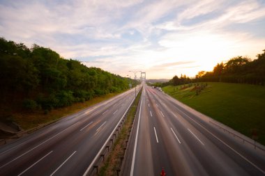 Fatih Sultan Mehmet Köprüsü, İstanbul 'da Kavack ile Hisarst arasında Asya ile Avrupa' yı İstanbul Köprüsü 'nden sonra ikinci kez birbirine bağlayan asma köprü.