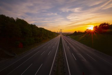 Fatih Sultan Mehmet Köprüsü, İstanbul 'da Kavack ile Hisarst arasında Asya ile Avrupa' yı İstanbul Köprüsü 'nden sonra ikinci kez birbirine bağlayan asma köprü.