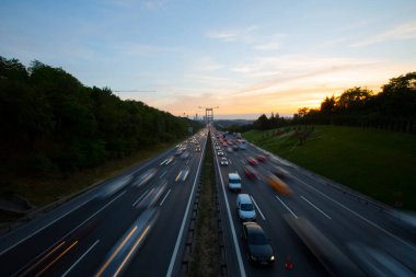 Fatih Sultan Mehmet Köprüsü, İstanbul 'da Kavack ile Hisarst arasında Asya ile Avrupa' yı İstanbul Köprüsü 'nden sonra ikinci kez birbirine bağlayan asma köprü.