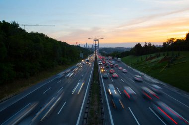 Fatih Sultan Mehmet Köprüsü, İstanbul 'da Kavack ile Hisarst arasında Asya ile Avrupa' yı İstanbul Köprüsü 'nden sonra ikinci kez birbirine bağlayan asma köprü.