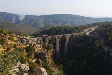 Adana kenti, Türkiye 'nin en güzel kenti, tarihi tren viyadüğü