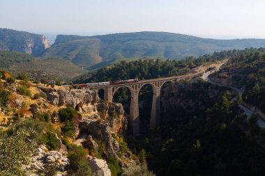 Adana kenti, Türkiye 'nin en güzel kenti, tarihi tren viyadüğü