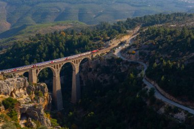 Adana kenti, Türkiye 'nin en güzel kenti, tarihi tren viyadüğü