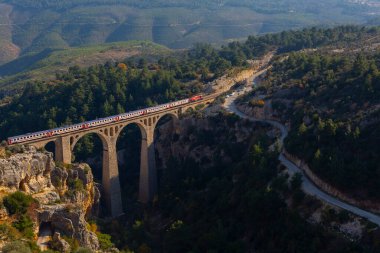 Adana kenti, Türkiye 'nin en güzel kenti, tarihi tren viyadüğü