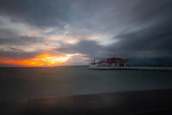 Tempesta Molo Sulla Spiaggia Turchia Istintivo — Foto Stock