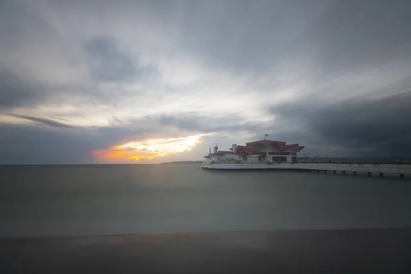 Tempesta Molo Sulla Spiaggia Turchia Istintivo — Foto Stock