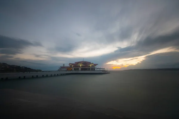 Tempesta Molo Sulla Spiaggia Turchia Istintivo — Foto Stock