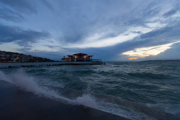 Storm Pier Aan Het Strand Turkije Istanbul — Stockfoto