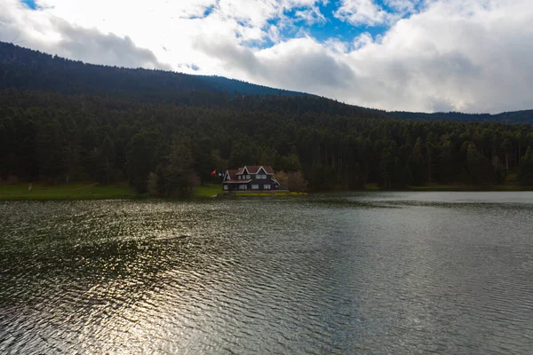 Parque Natural Montañoso Con Lago Bosques Rutas Senderismo Áreas Picnic —  Fotos de Stock