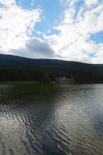 Parco Naturale Montuoso Con Lago Boschi Sentieri Escursionistici Aree Pic — Foto Stock