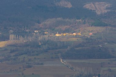 Gynk, Bolu 'nun büyüleyici bölge; Anadolu' nun eski evleri, yeşil doğası, kaplıcaları ve lezzetli mutfağıyla ziyaretçilerin sıcaklığını hissetmesini sağlar..