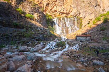 Kapuzba Şelalesi dünyadaki en önemli şelalelerden biridir. Dünyanın en yüksek ikinci şelalesidir..