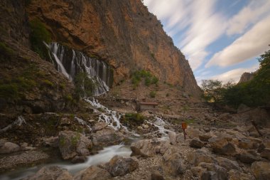 Kapuzba Şelalesi dünyadaki en önemli şelalelerden biridir. Dünyanın en yüksek ikinci şelalesidir..