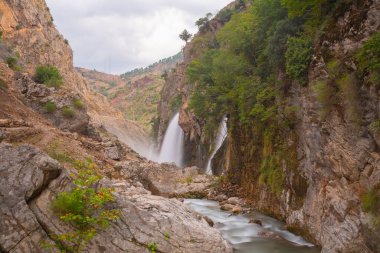 Kapuzba Şelalesi dünyadaki en önemli şelalelerden biridir. Dünyanın en yüksek ikinci şelalesidir..