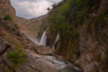 Kapuzba Şelalesi dünyadaki en önemli şelalelerden biridir. Dünyanın en yüksek ikinci şelalesidir..