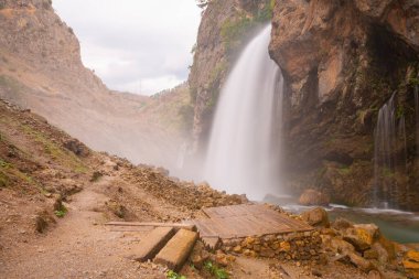 Kapuzba Şelalesi dünyadaki en önemli şelalelerden biridir. Dünyanın en yüksek ikinci şelalesidir..