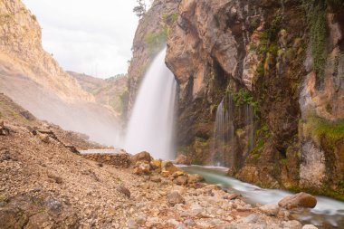 Kapuzba Şelalesi dünyadaki en önemli şelalelerden biridir. Dünyanın en yüksek ikinci şelalesidir..