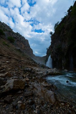 Kapuzba Şelalesi dünyadaki en önemli şelalelerden biridir. Dünyanın en yüksek ikinci şelalesidir..