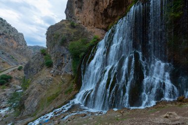 Kapuzba Şelalesi dünyadaki en önemli şelalelerden biridir. Dünyanın en yüksek ikinci şelalesidir..