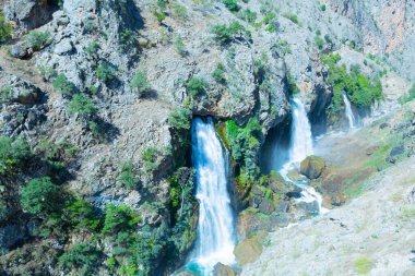 Kapuzba Şelalesi dünyadaki en önemli şelalelerden biridir. Dünyanın en yüksek ikinci şelalesidir..