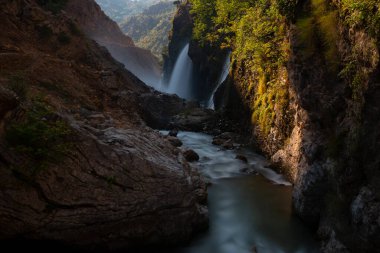 Kapuzba Şelalesi dünyadaki en önemli şelalelerden biridir. Dünyanın en yüksek ikinci şelalesidir..