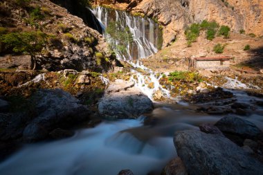 Kapuzba Şelalesi dünyadaki en önemli şelalelerden biridir. Dünyanın en yüksek ikinci şelalesidir..