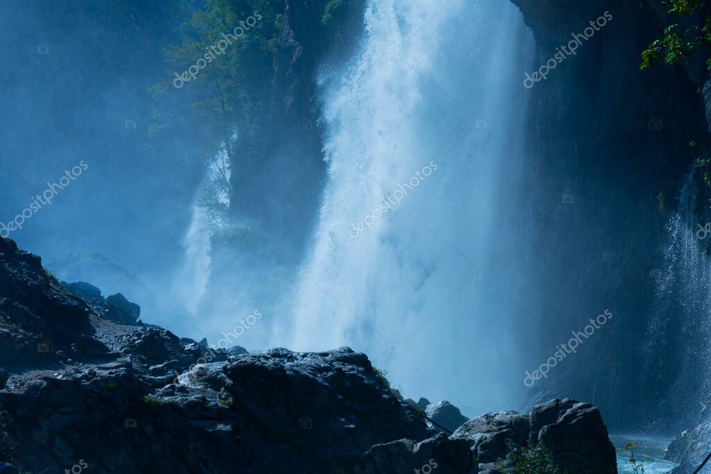 La cascada de Kapuzba es una