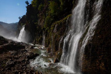 Dünyanın en yüksek ikinci şelalesi olan Kapuzbasi şelalesi büyüleyicidir..