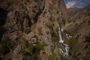 Dünyanın en yüksek ikinci şelalesi olan Kapuzbasi şelalesi büyüleyicidir..