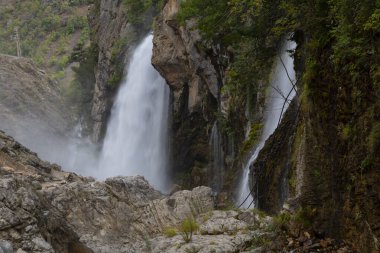 Dünyanın en yüksek ikinci şelalesi olan Kapuzbasi şelalesi büyüleyicidir..