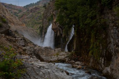 Dünyanın en yüksek ikinci şelalesi olan Kapuzbasi şelalesi büyüleyicidir..