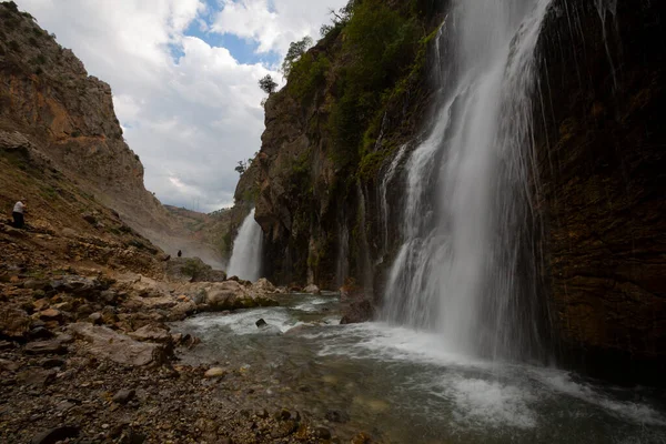 卡普兹巴希瀑布是世界上第二高的瀑布 它很吸引人 — 图库照片