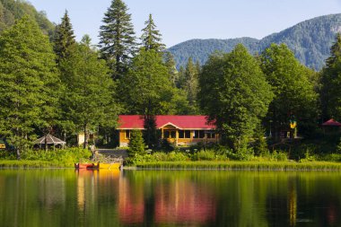 Karagl, Artvin 'in Borcka ilçesine 25-27 kilometre uzaklıkta bulunan bir heyelan gölüdür..