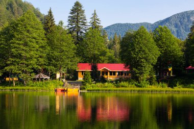 Karagl, Artvin 'in Borcka ilçesine 25-27 kilometre uzaklıkta bulunan bir heyelan gölüdür..