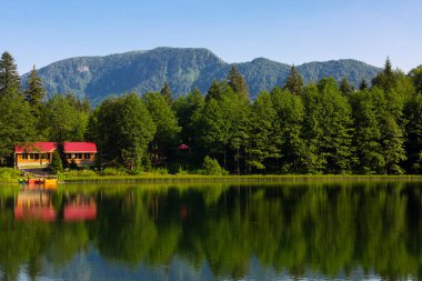 Karagl, Artvin 'in Borcka ilçesine 25-27 kilometre uzaklıkta bulunan bir heyelan gölüdür..