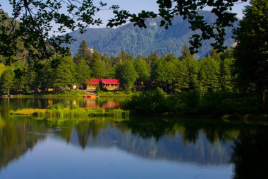Karagl, Artvin 'in Borcka ilçesine 25-27 kilometre uzaklıkta bulunan bir heyelan gölüdür..