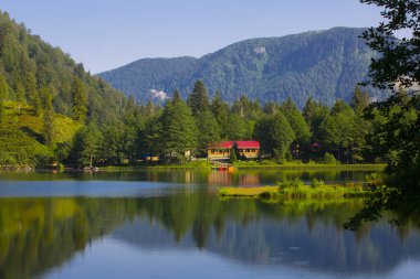 Karagl, Artvin 'in Borcka ilçesine 25-27 kilometre uzaklıkta bulunan bir heyelan gölüdür..