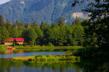 Karagl, Artvin 'in Borcka ilçesine 25-27 kilometre uzaklıkta bulunan bir heyelan gölüdür..