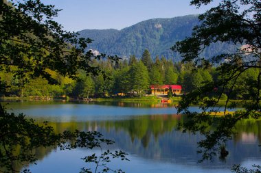 Karagl, Artvin 'in Borcka ilçesine 25-27 kilometre uzaklıkta bulunan bir heyelan gölüdür..