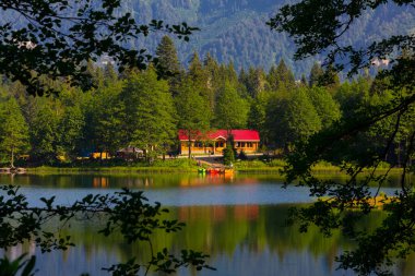 Karagl, Artvin 'in Borcka ilçesine 25-27 kilometre uzaklıkta bulunan bir heyelan gölüdür..
