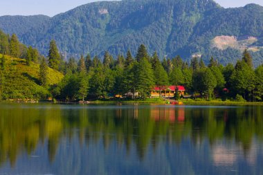 Karagl, Artvin 'in Borcka ilçesine 25-27 kilometre uzaklıkta bulunan bir heyelan gölüdür..