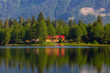 Karagl, Artvin 'in Borcka ilçesine 25-27 kilometre uzaklıkta bulunan bir heyelan gölüdür..