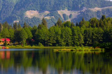 Karagl, Artvin 'in Borcka ilçesine 25-27 kilometre uzaklıkta bulunan bir heyelan gölüdür..