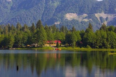 Karagl, Artvin 'in Borcka ilçesine 25-27 kilometre uzaklıkta bulunan bir heyelan gölüdür..
