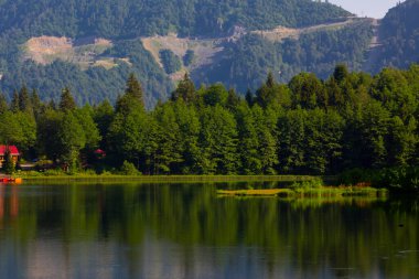 Karagl, Artvin 'in Borcka ilçesine 25-27 kilometre uzaklıkta bulunan bir heyelan gölüdür..